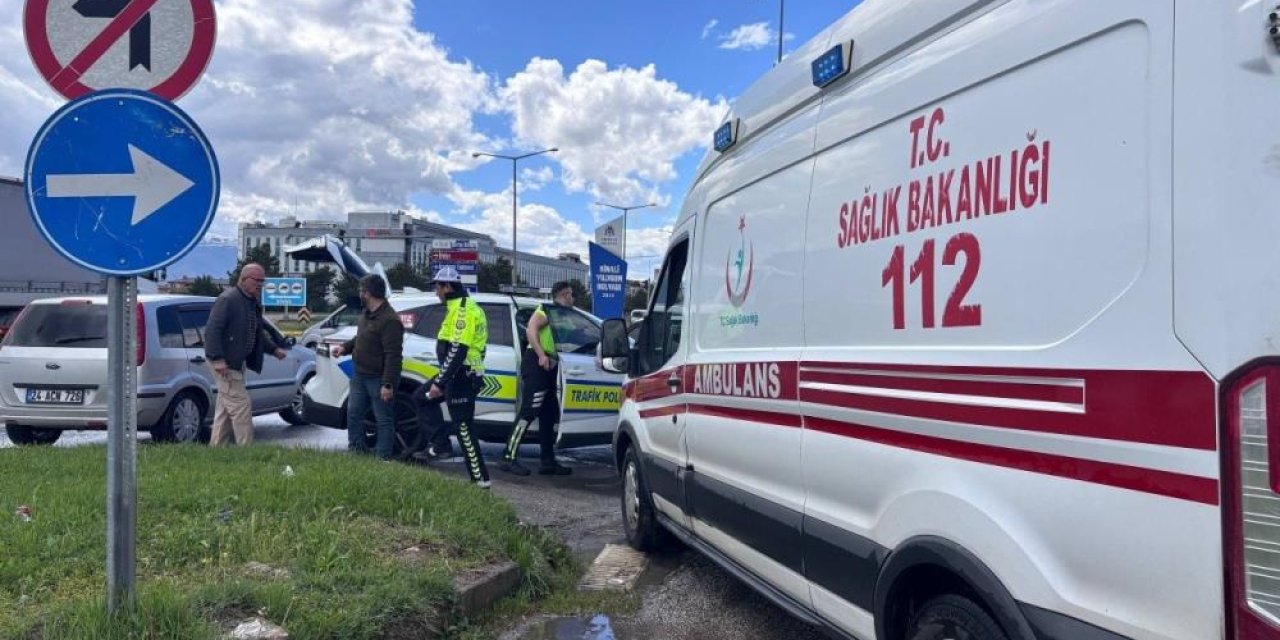 Kavşakta kaza: 3 yaralı