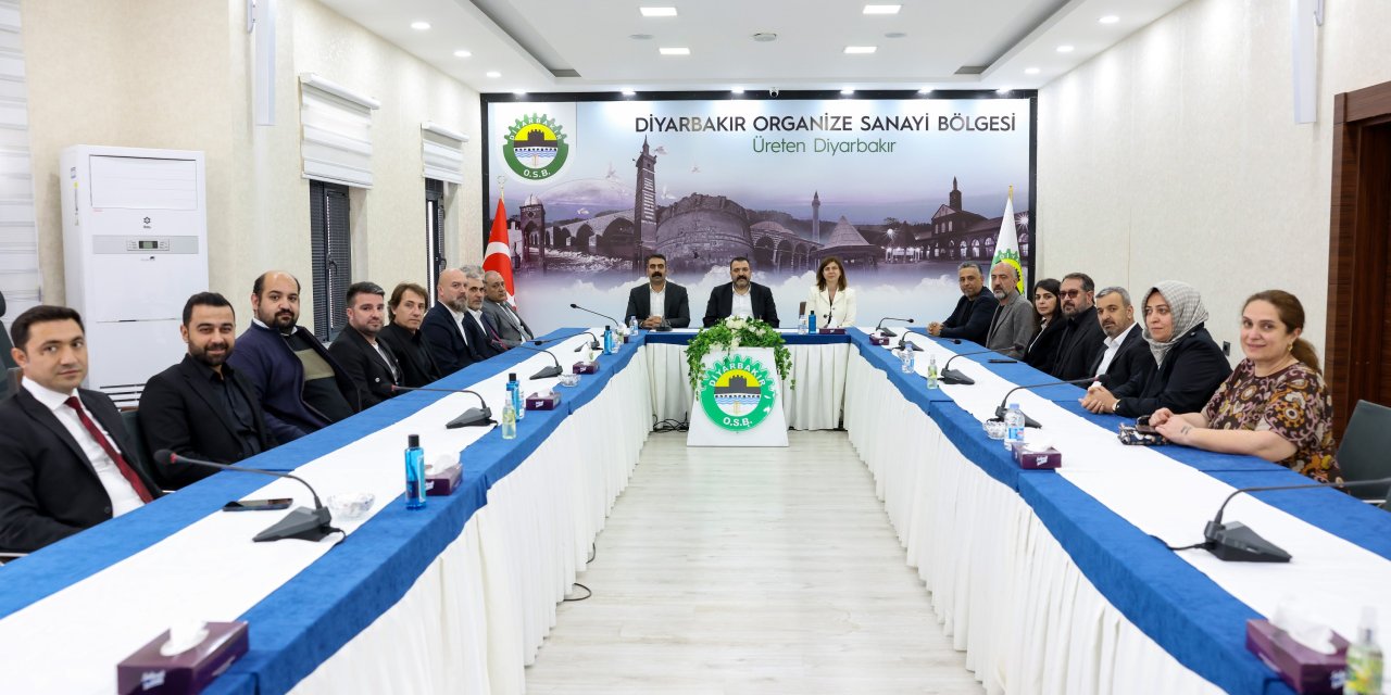 Diyarbakır Büyükşehir Belediyesi’nden OSB’nin yeni yönetimine tebrik ziyareti
