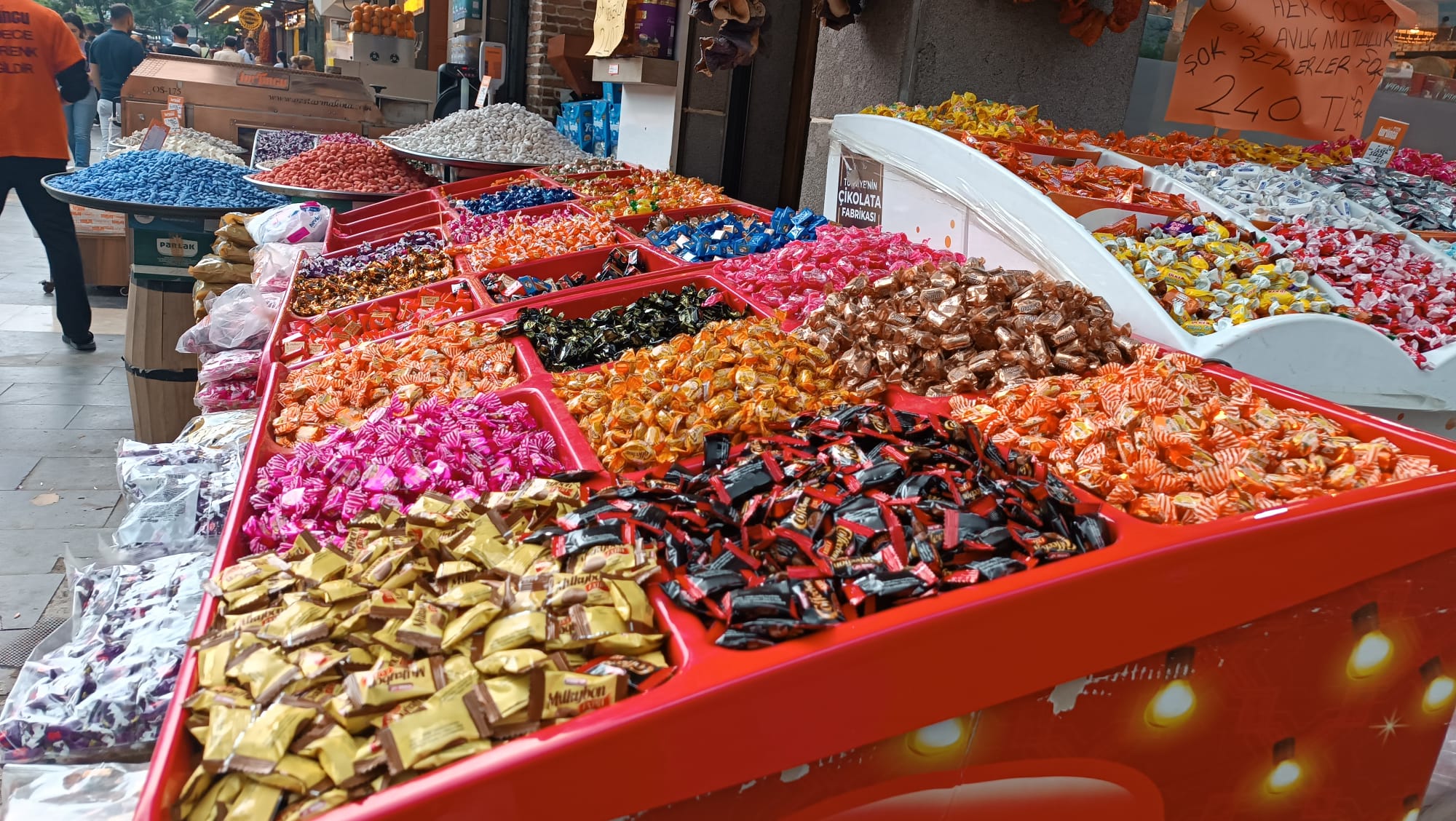 Diyarbakır’da tezgâhlar bayram için açıldı