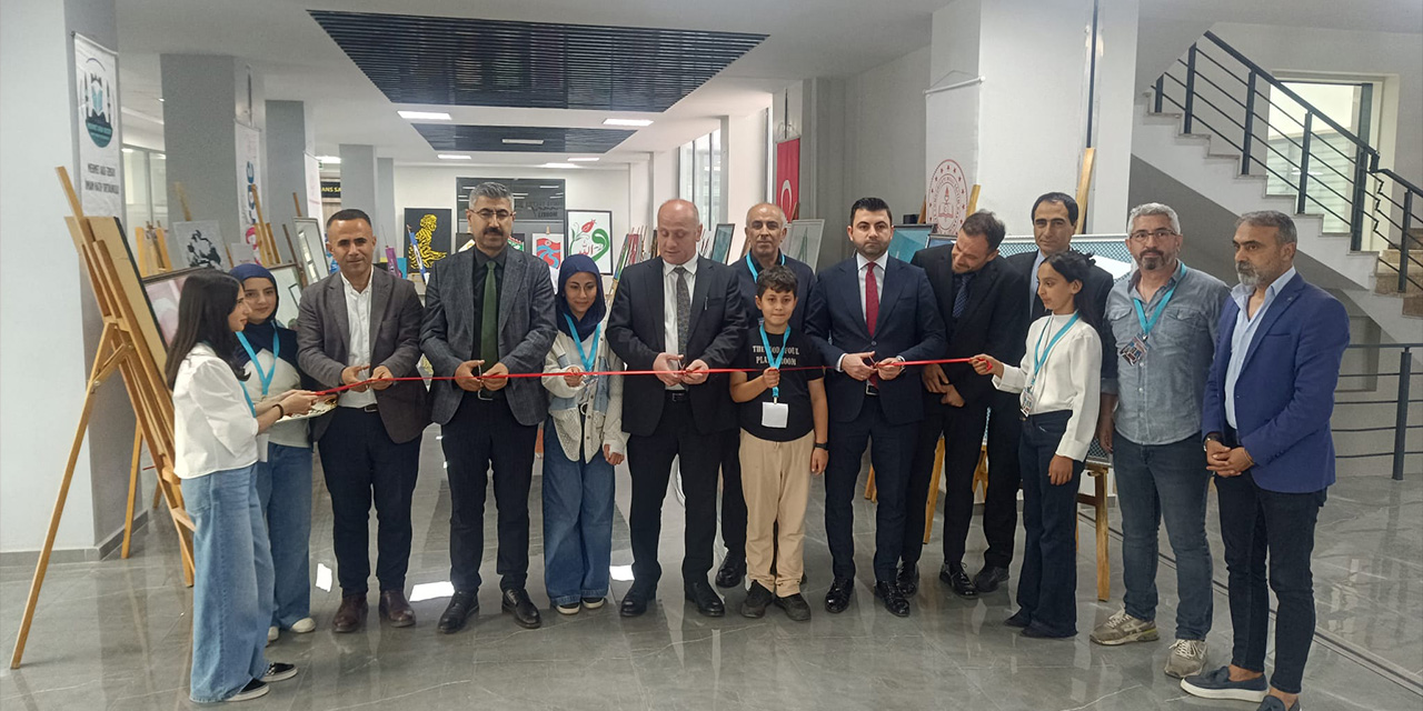 Diyarbakır’da öğrencilerden yapay zekâ destekli sanat sergisi