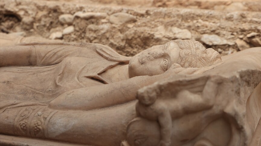 Olympos'ta aristokrat bir kadına ait lahit bulundu