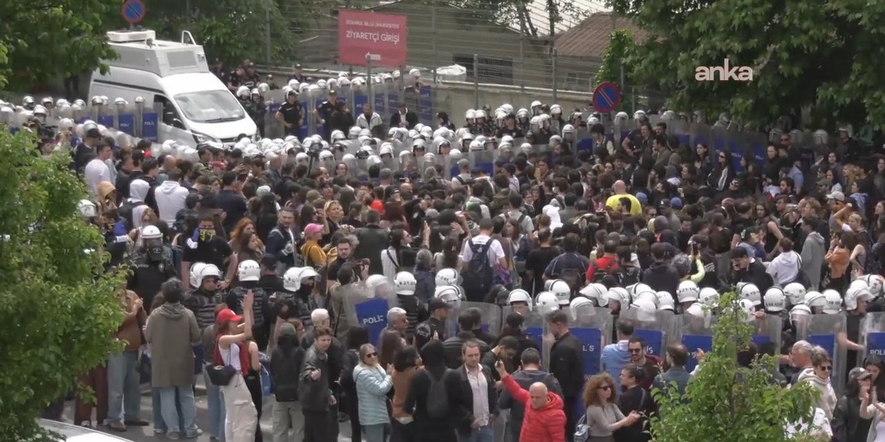Kapatılan Bilgi Üniversitesi’nde eylem