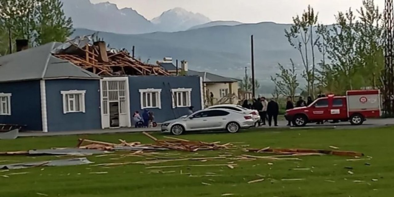 Van’da sağanak yağış hayatı felç etti