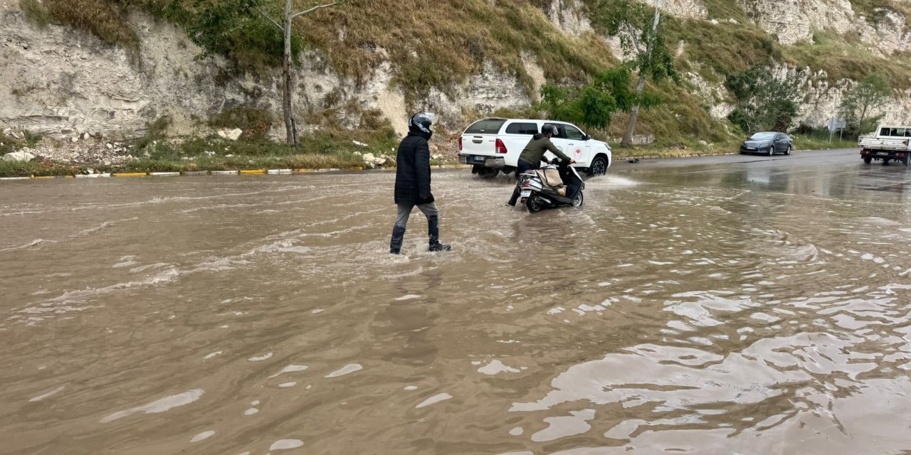 Fırat Nehri yükseldi, bazı işletmeler su altında kaldı