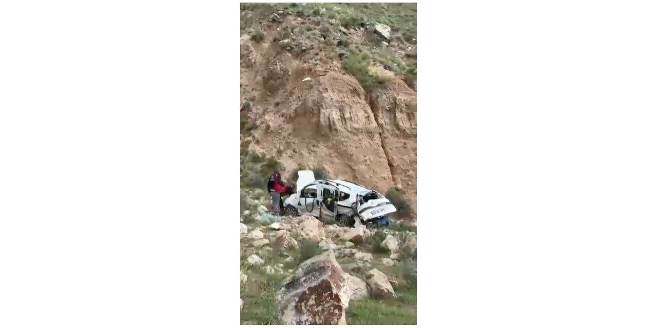 Araçtan atlayarak kurtuldular