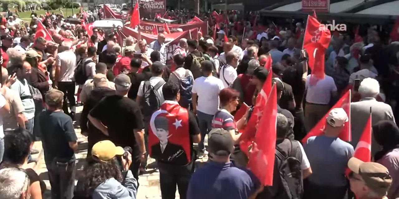 İzmir’de CHP mitingi öncesi gerilim: Meydan ablukaya alındı, müdahale yaşandı