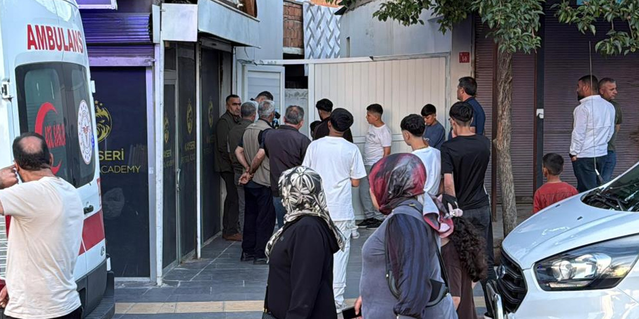 Diyarbakır'da bir kişi evinin bahçesinde ağaca asılı halde ölü bulundu