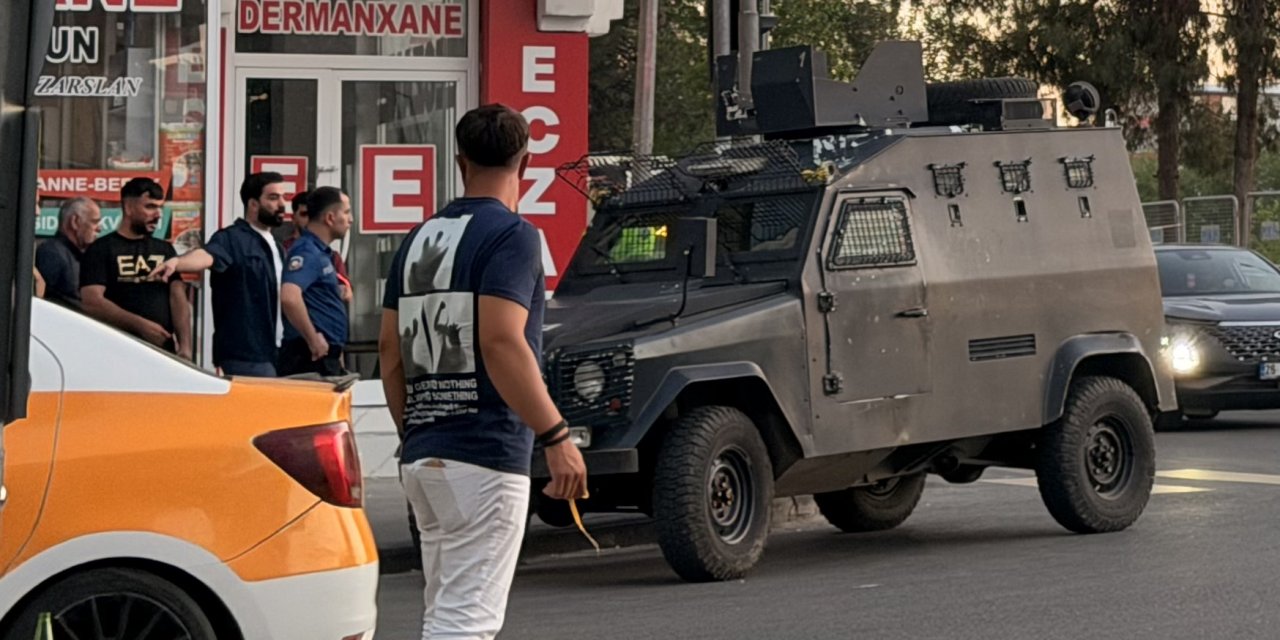 Diyarbakır’da zırhlı araç ile otomobil çarpıştı