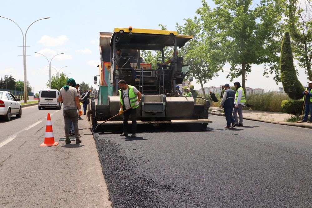 Diyarbakır’da yol bakım ekipleri çalışmalarını sürdürüyor