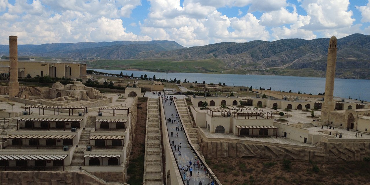 Tarihi Hasankeyf ilçesi bayram tatilinde ziyaretçilerini ağırlıyor