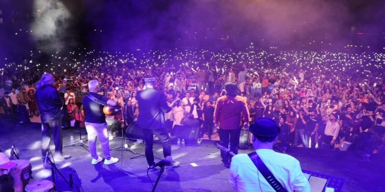 Mardin’de on binler Koma Amed konserinde buluştu
