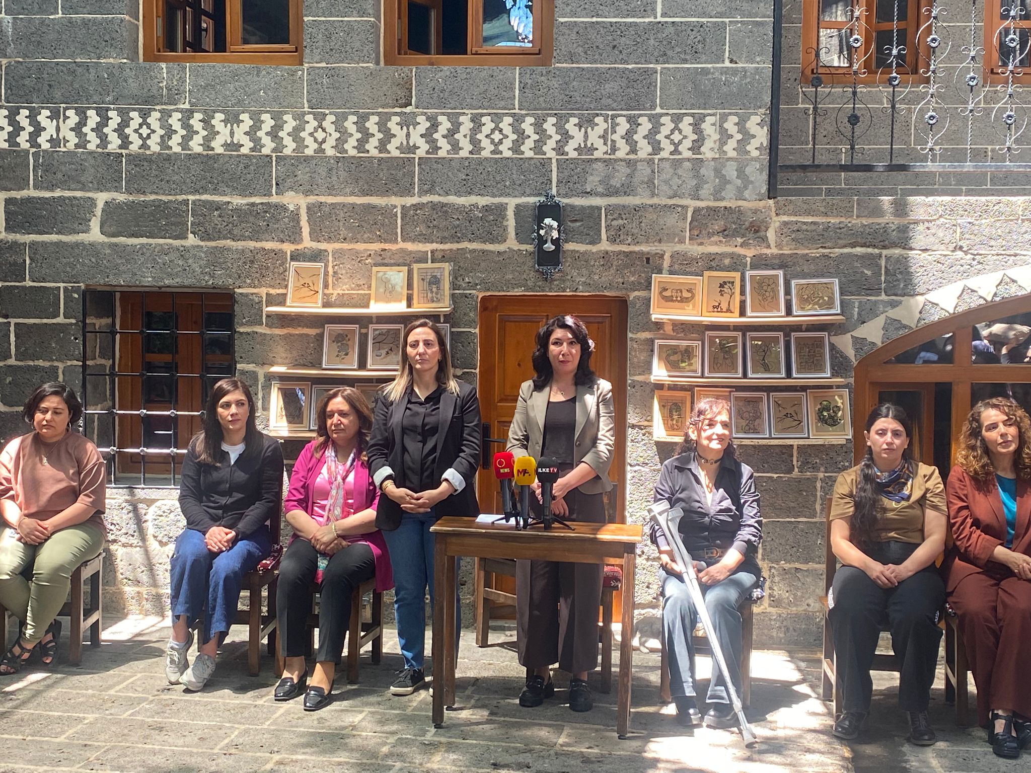 DEM Parti Sağır ve CODA kadınlar ile buluştu