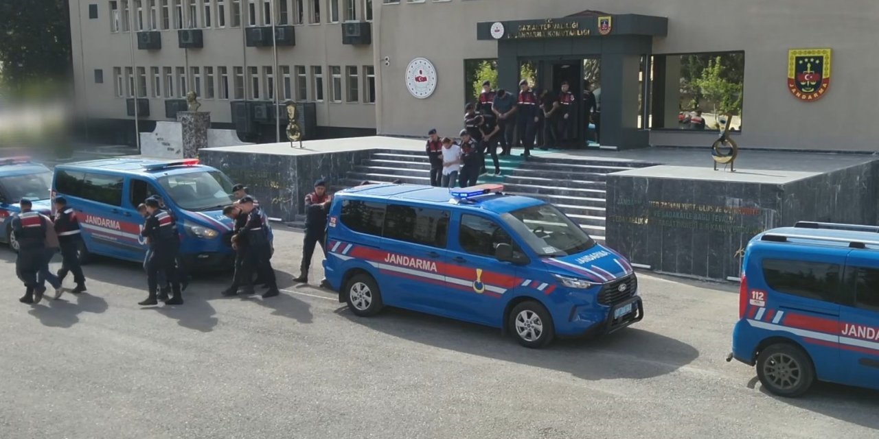 Göçmen kaçakçılığı organizatörlerine şafak operasyonu