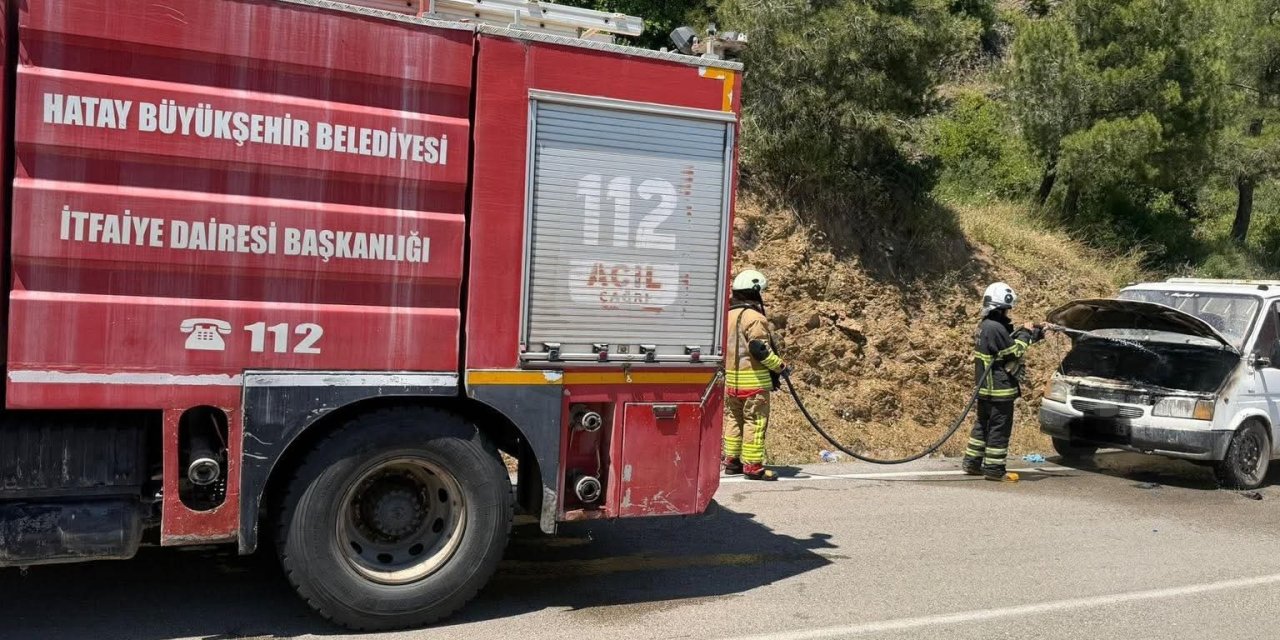 Seyir halindeki otomobil alevlere teslim oldu