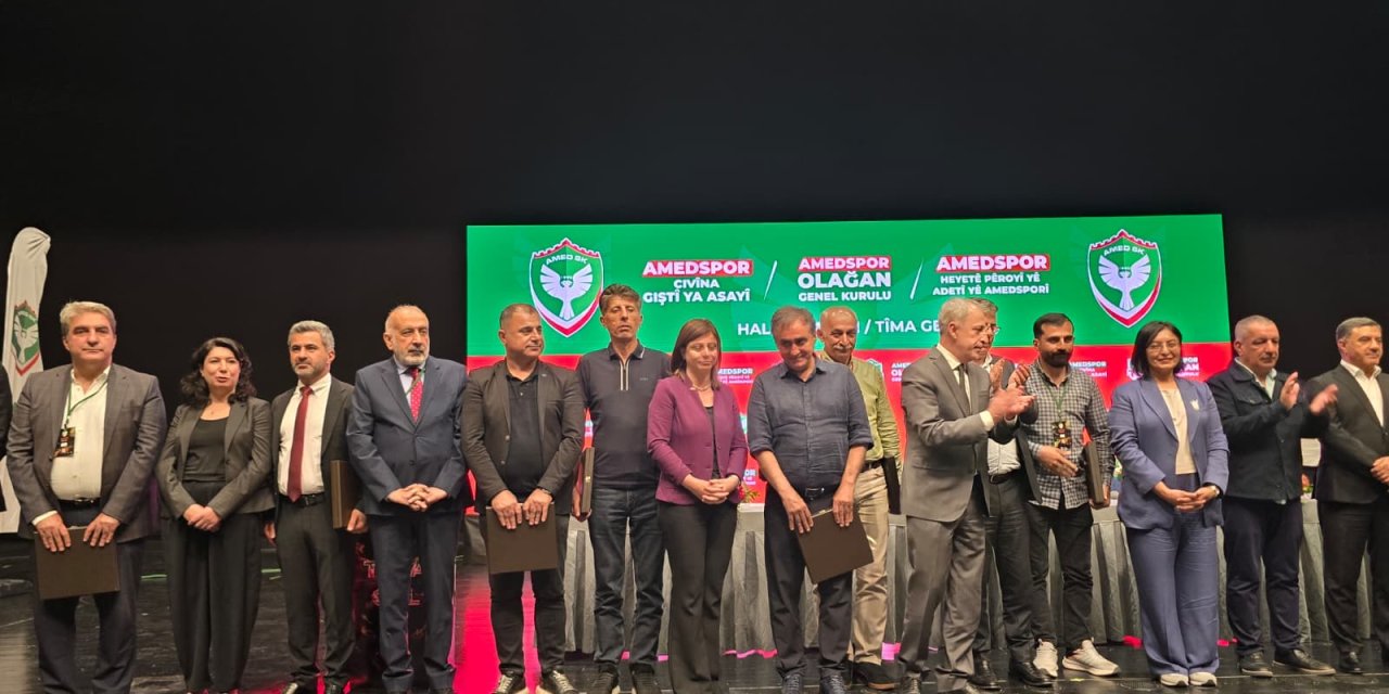 Amedspor'dan eski başkanlara ve taraftar grup liderlerine vefa plaketi