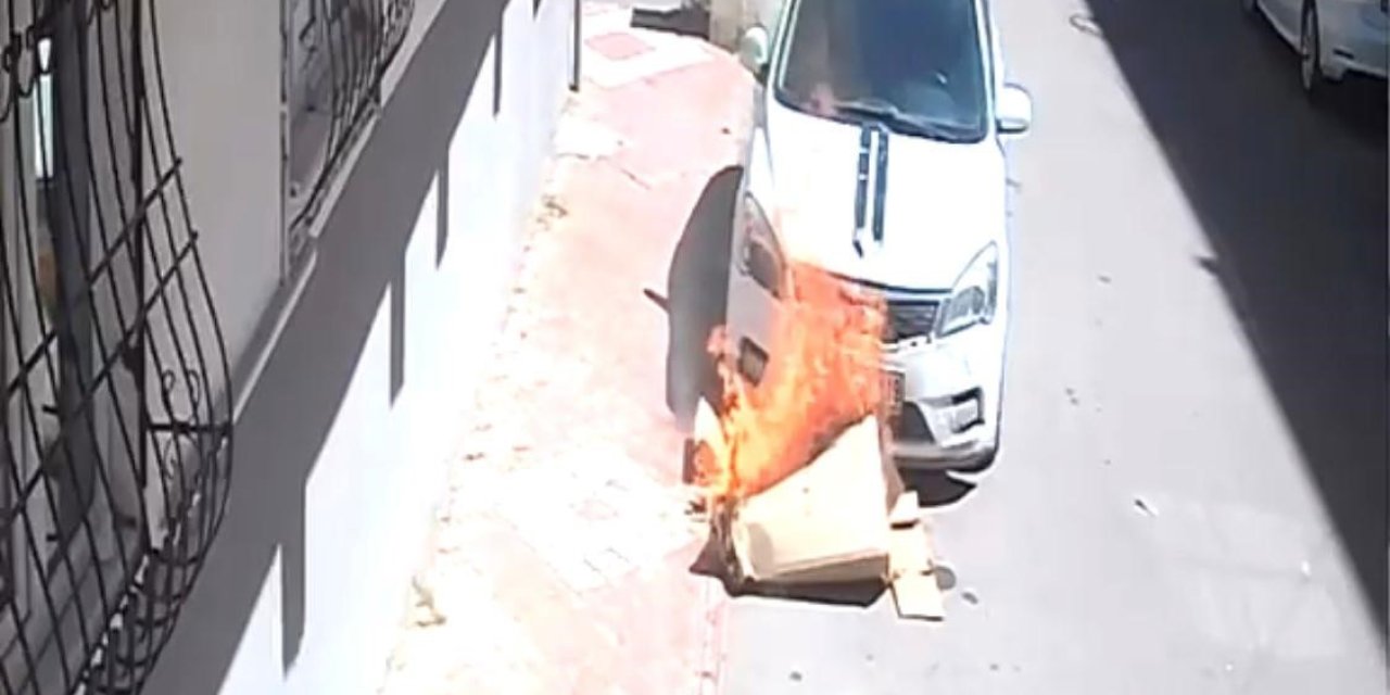 Batman’da çocukların yaktığı karton otomobili ateşe verdi