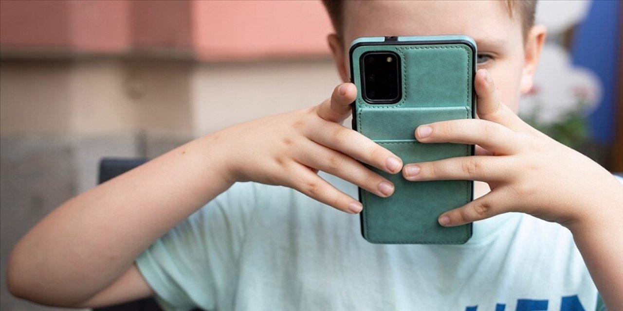 Polonya’da telefon kullanımına kısıtlama