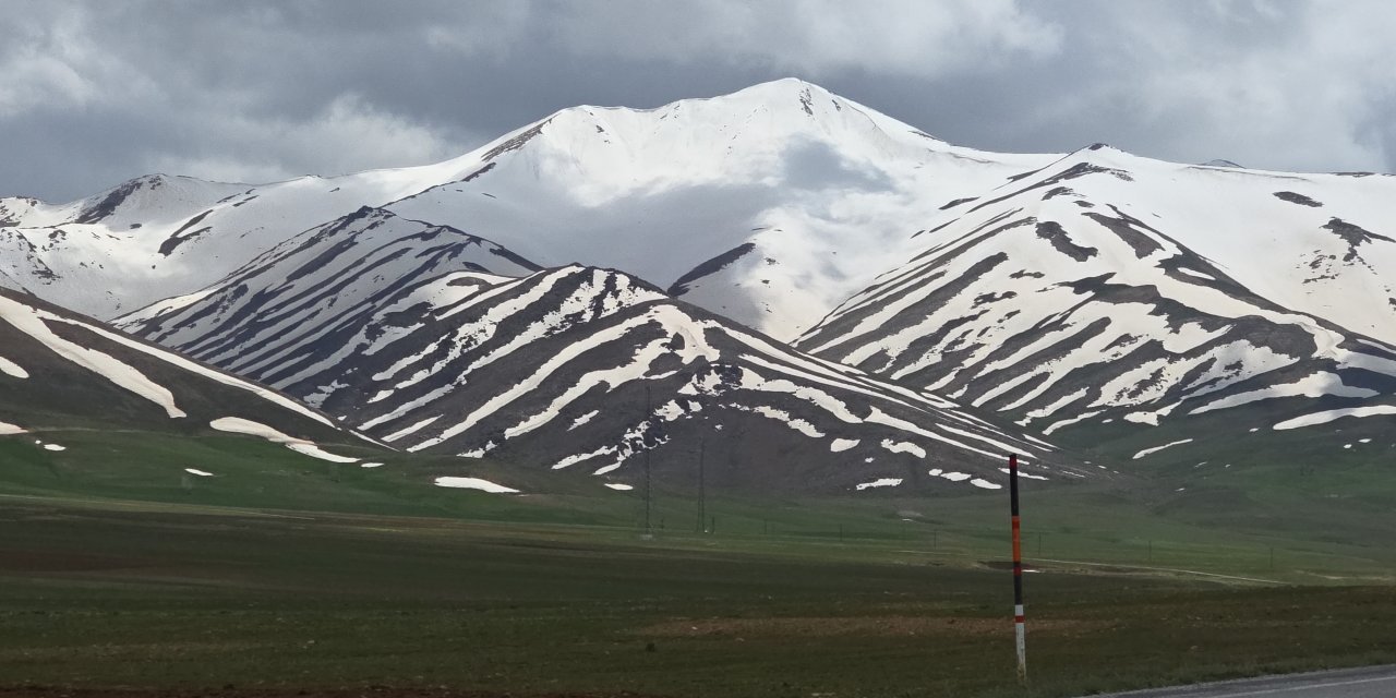 Van’da görenleri hayran bırakan manzara! ‘Zebra dağlar’ ortaya çıktı