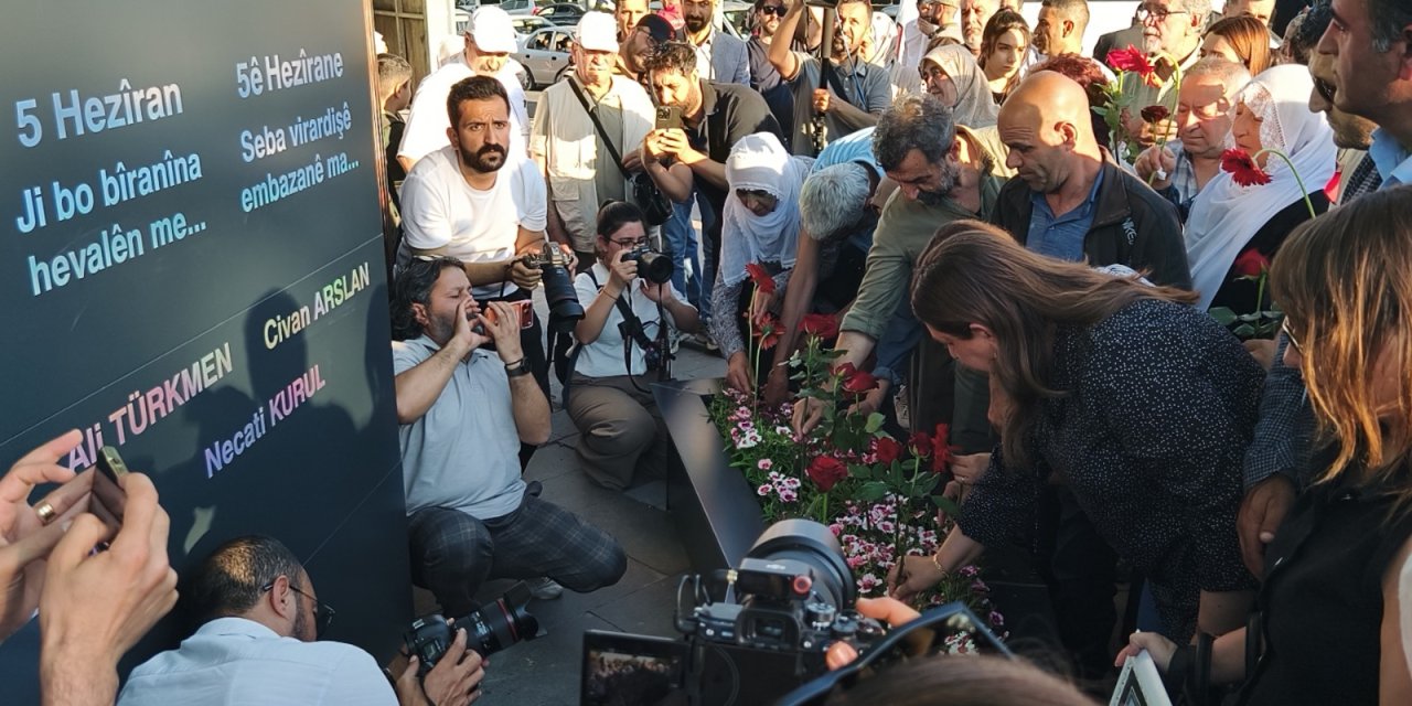 Diyarbakır'da 5 Haziran patlamasında yaşamını yitirenler anıldı