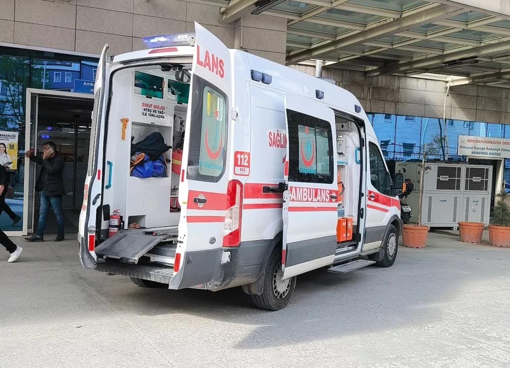 Devrilen traktörün altında kalan sürücü hayatını kaybetti