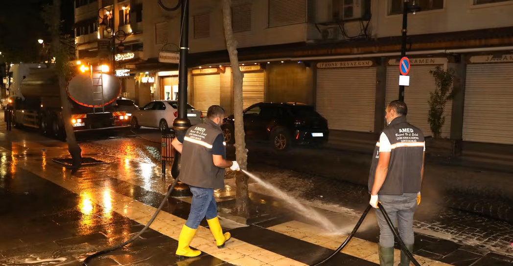 Sur’un tarihi sokaklarında gece mesaisi
