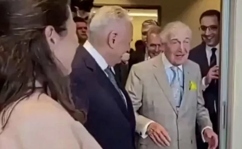 Rahmi Koç, 'Kürt kadın fıkrası' nedeniyle özür diledi