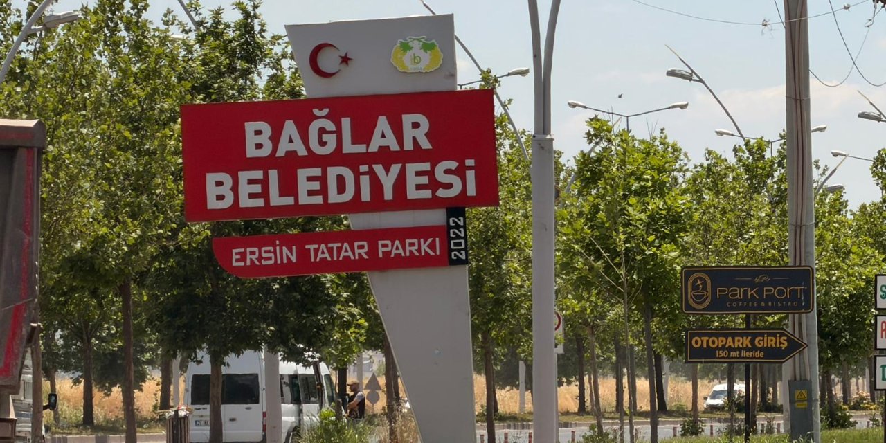 Ersin Tatar Parkı’nın adı değişti, tabelası yerind