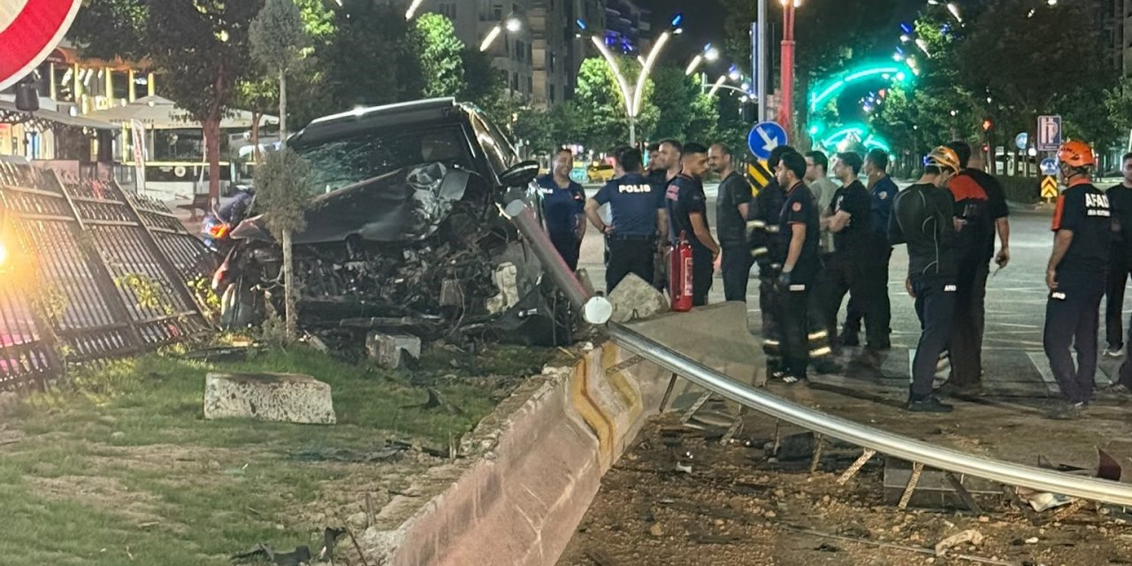 Batman'da iki otomobil çarpıştı: 3 yaralı