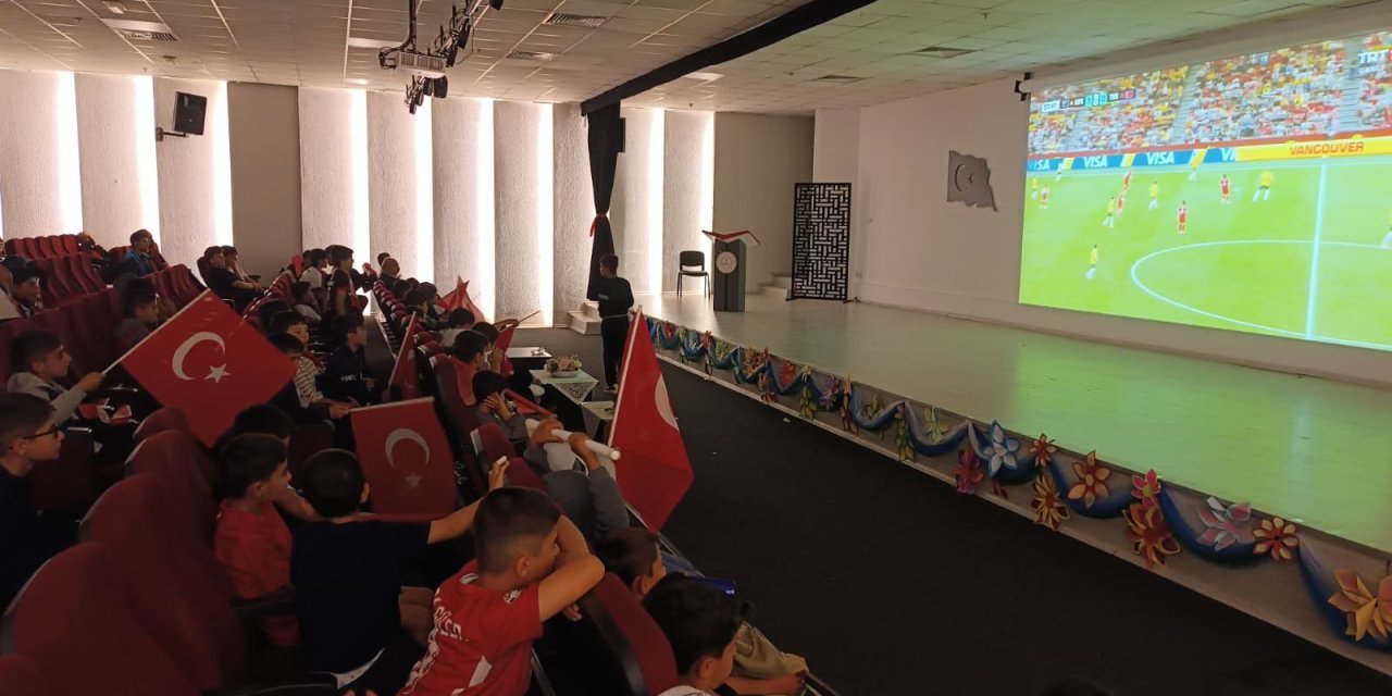 Van’da milli maç heyecanı