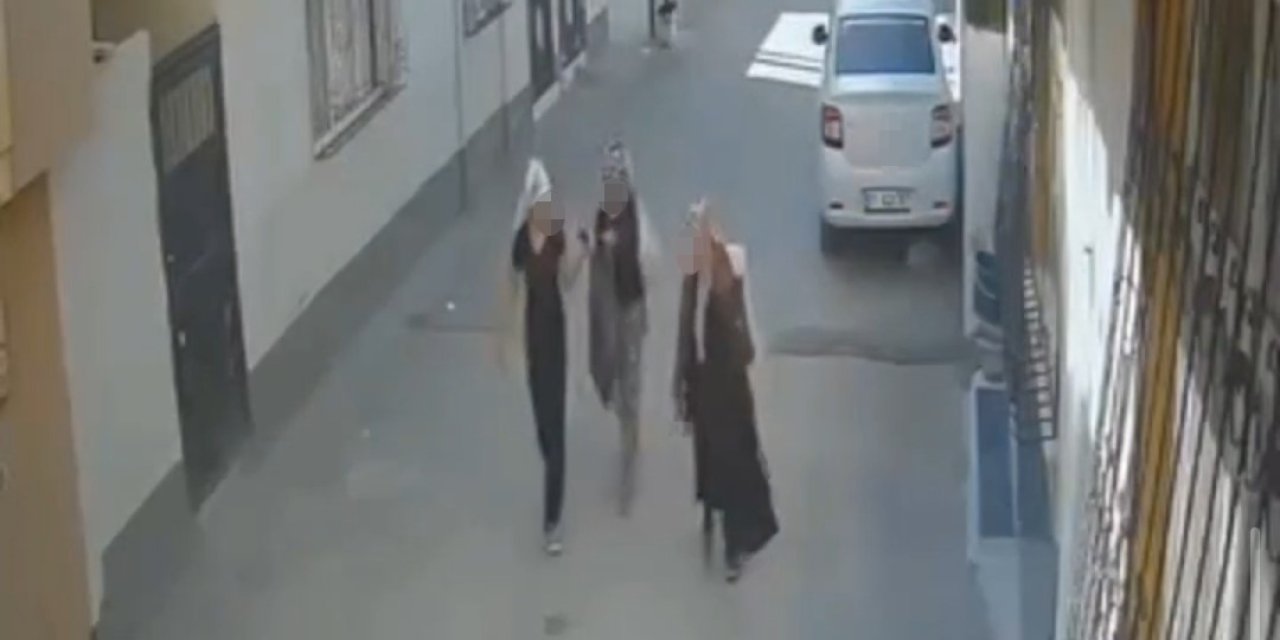 Eve giren 3 kadın mutfaktaki erzakları çaldı