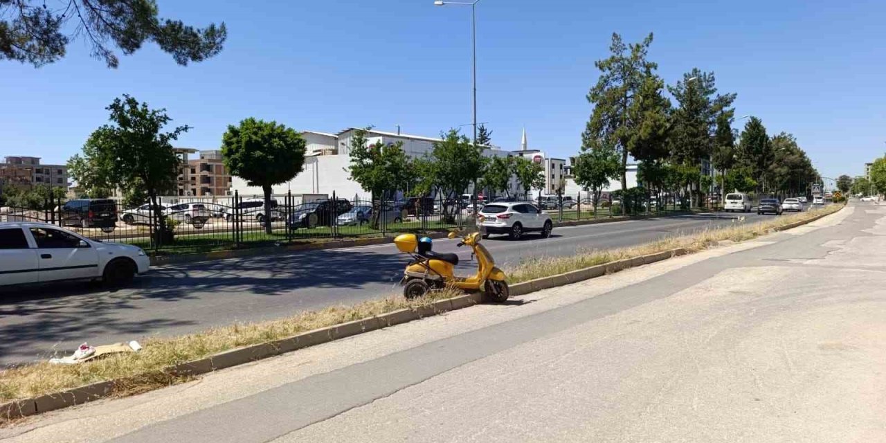 Elektrikli motosiklet devrildi: 1 yaralı