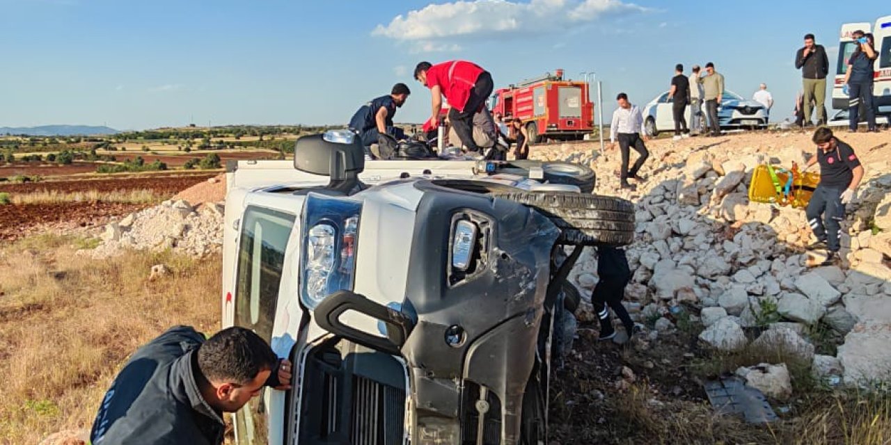 Kızılay kamyoneti kaza yaptı: 1’i doktor 4 kişi yaralandı