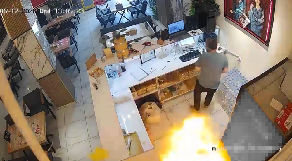 Kafede mutfak tüpü patladı