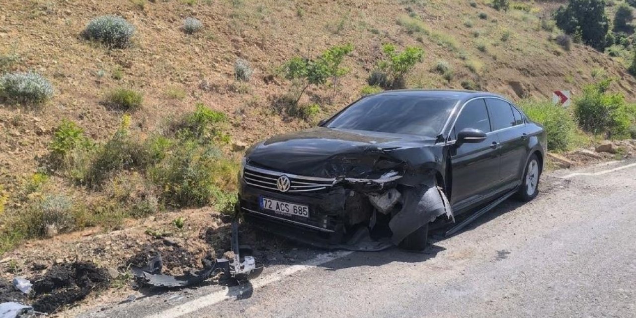 Otomobiller kafa kafaya çarpıştı: 1 yaralı