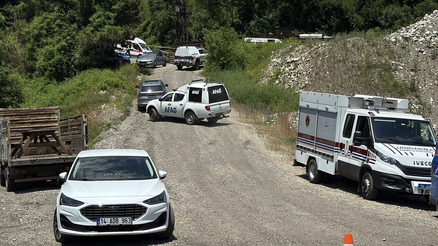 Maden ocağındaki göçükte arama kurtarma çalışması sürüyor