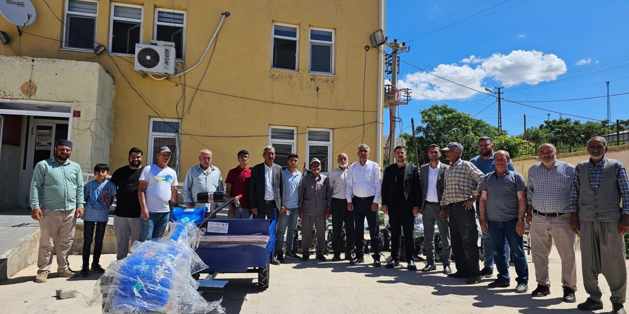 Çüngüş'te çiftçilere tarım aletleri hibe edildi