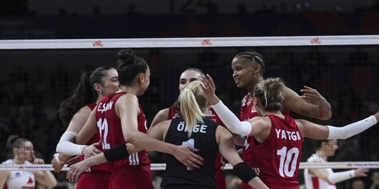 A Milli Kadın Voleybol Takımı Fransa'yı 3-0 yendi