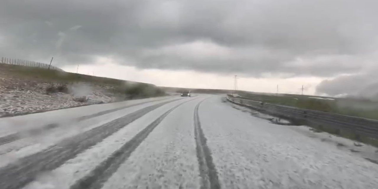 Ilgar Dağı Geçidi’nde dolu etkili oldu