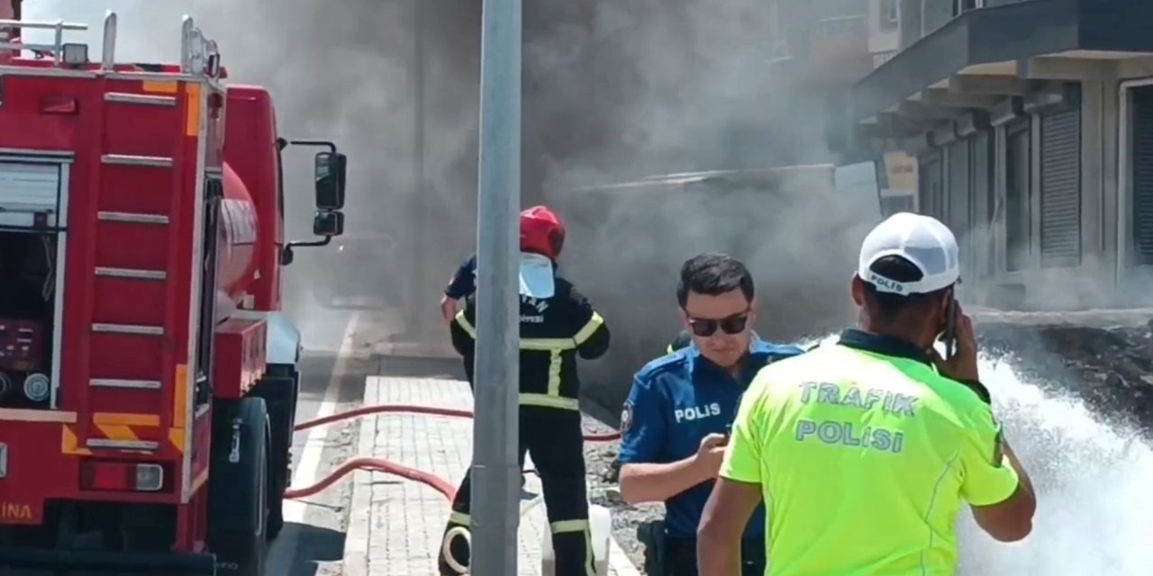 Lastik yangını elektrik hattına sıçradı