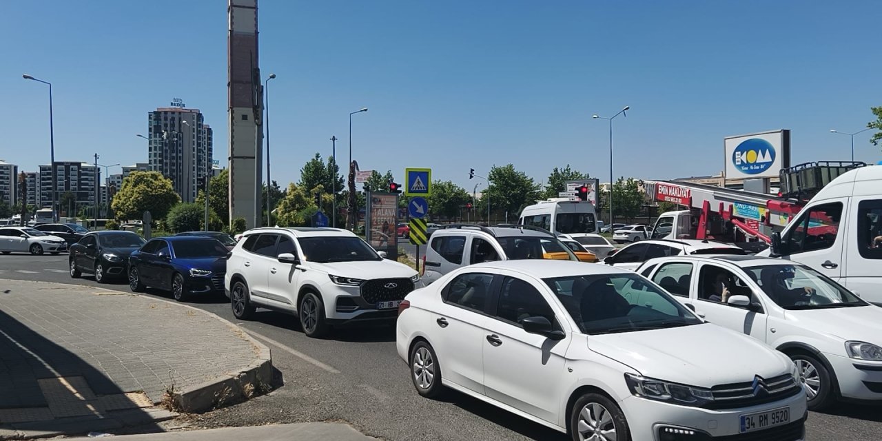 Diyarbakır'da sınav sonrası trafik kilitlendi