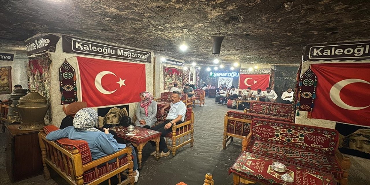 Sıcaktan bunalanlar mağarada serinliyor