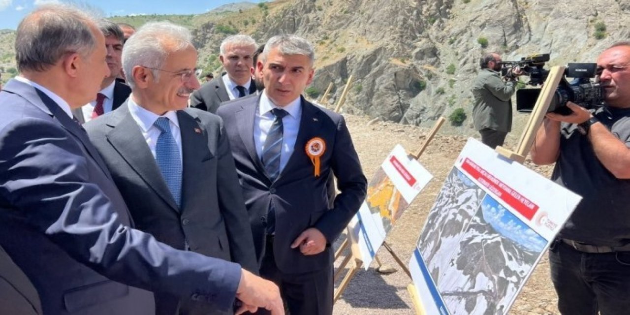 Ulaştırma Bakanı 2 ay sonra Hakkari-Van karayolunda inceleme yaptı