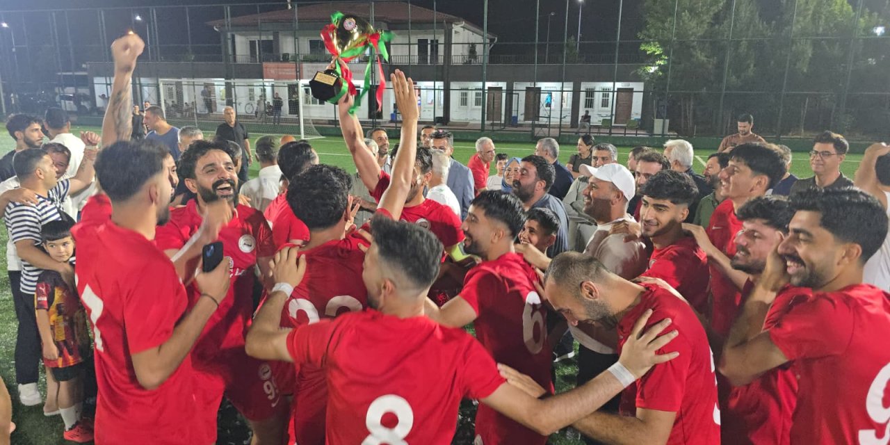 ASKF Şampiyonluk Kupasını Verdi
