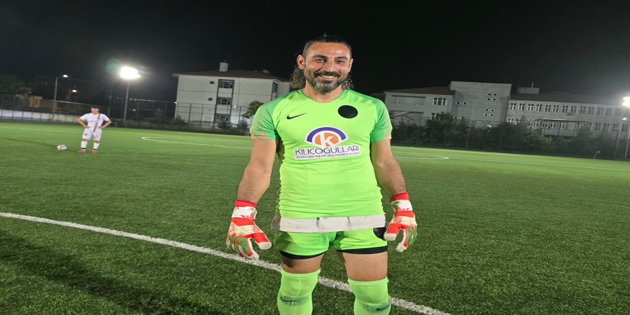 45 Yaşındaki Tecrübeli Eldiven Yeşil Sahalara Veda Etti