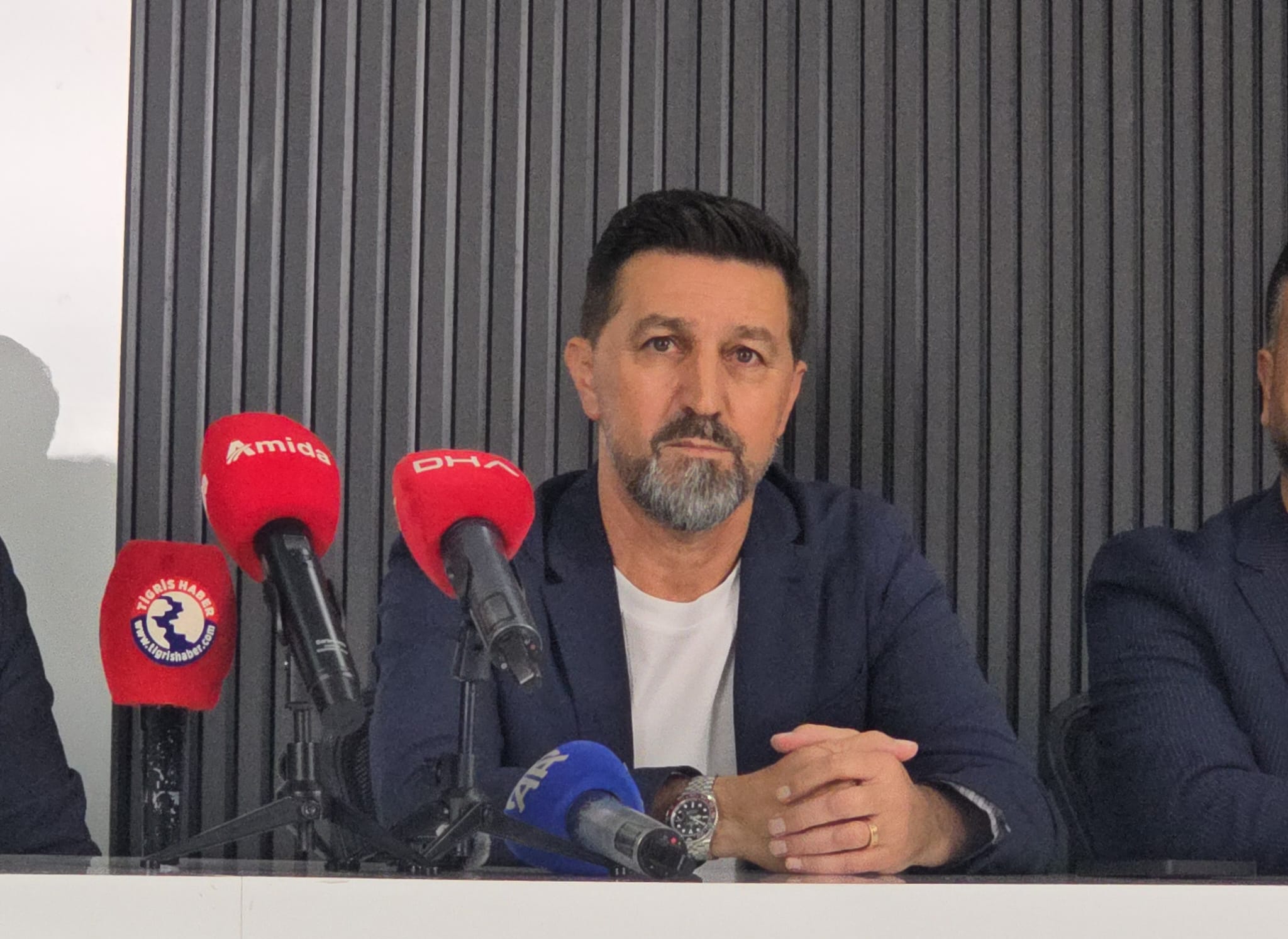 Besnik Hasi: "Amedspor'u Süper Lig'de kalıcı takım yapacağız"
