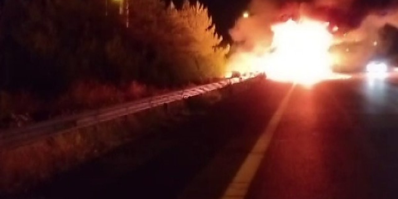 Seyir halindeki tır alev aldı