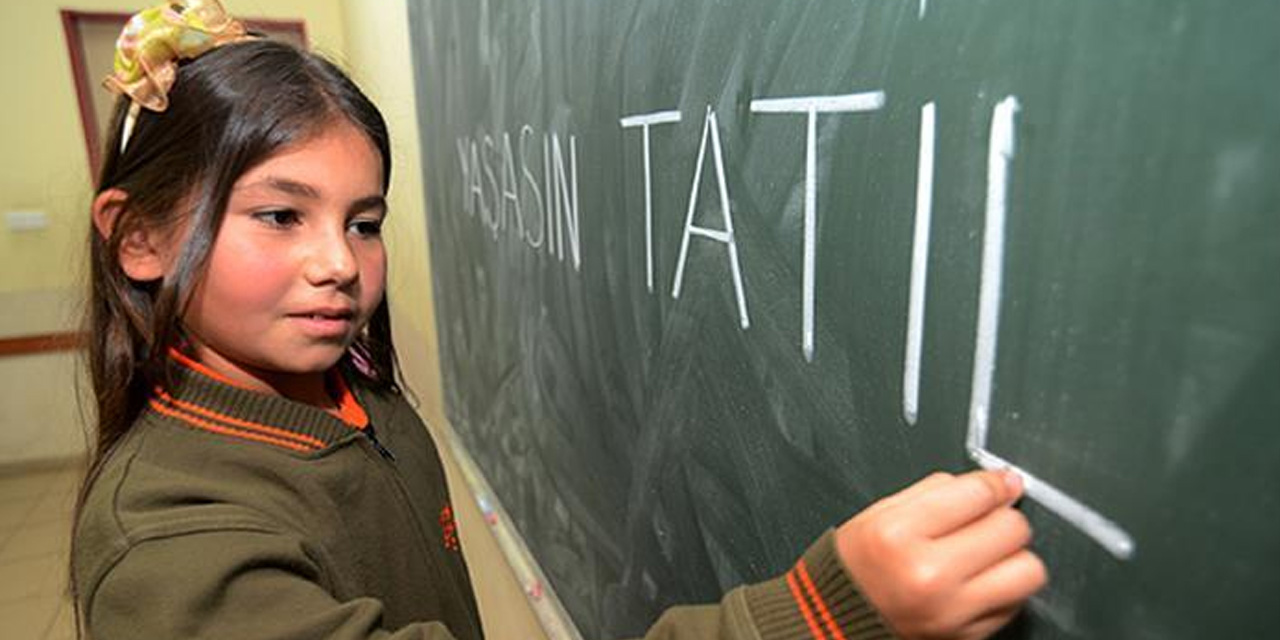Yaz tatili başladı: 18 milyon öğrenci karne aldı