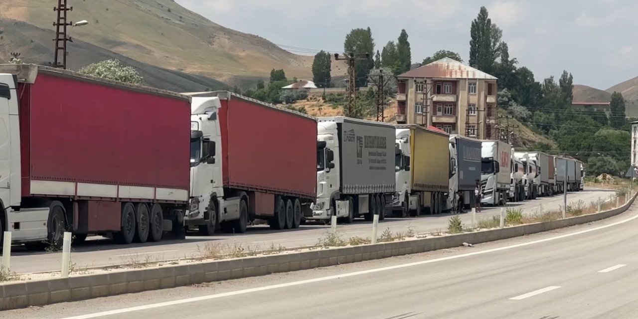 İran tarafındaki arıza Türkiye sınırını kilitledi