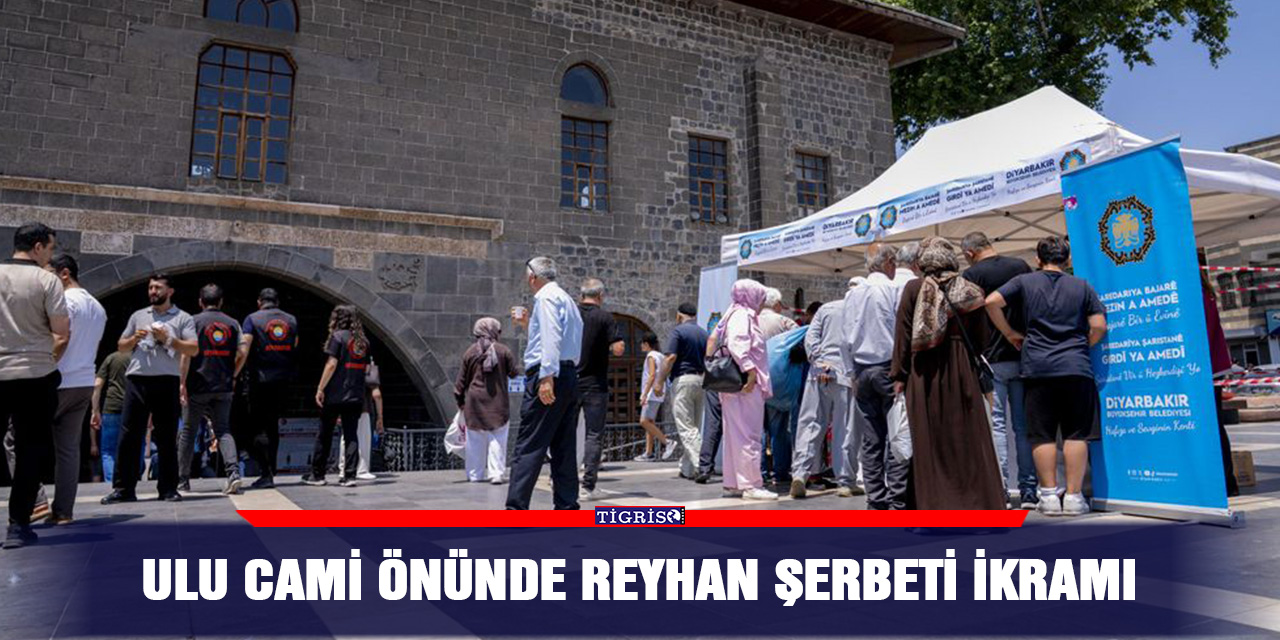 Ulu Cami önünde reyhan şerbeti ikramı
