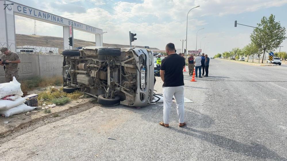 Kamyonet devrildi: 2 yaralı